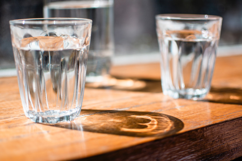 Czy picie wody wspomaga proces odchudzania?