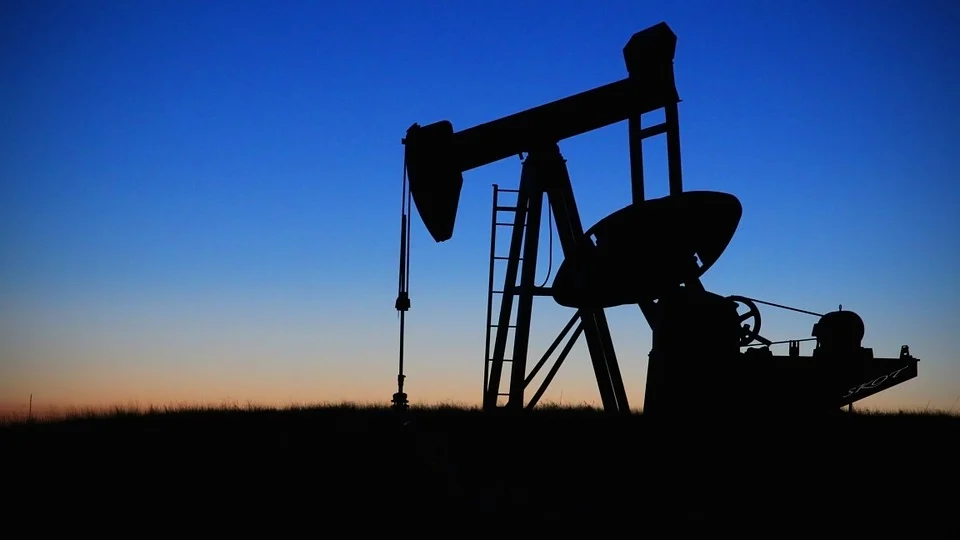 Rosnący popyt powoduje, że międzynarodowe ceny ropy nadal rosną.