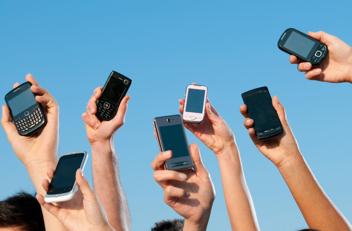 Używane telefony – dlaczego warto zrezygnować z zakupu nowego?